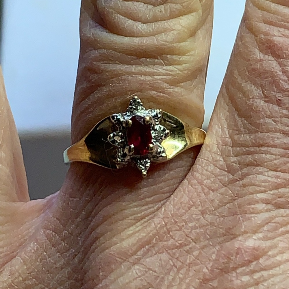 10kt Solid Gold And Ruby & Diamond Ring! So Pretty - image 4